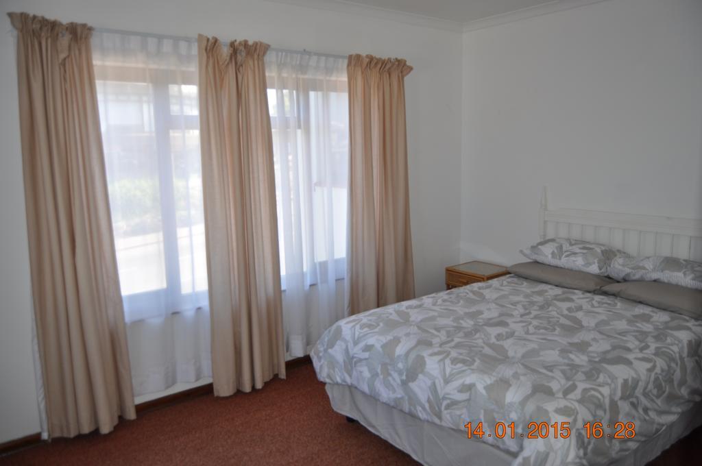 Backpacker Apartments Plettenberg Bay Rum bild