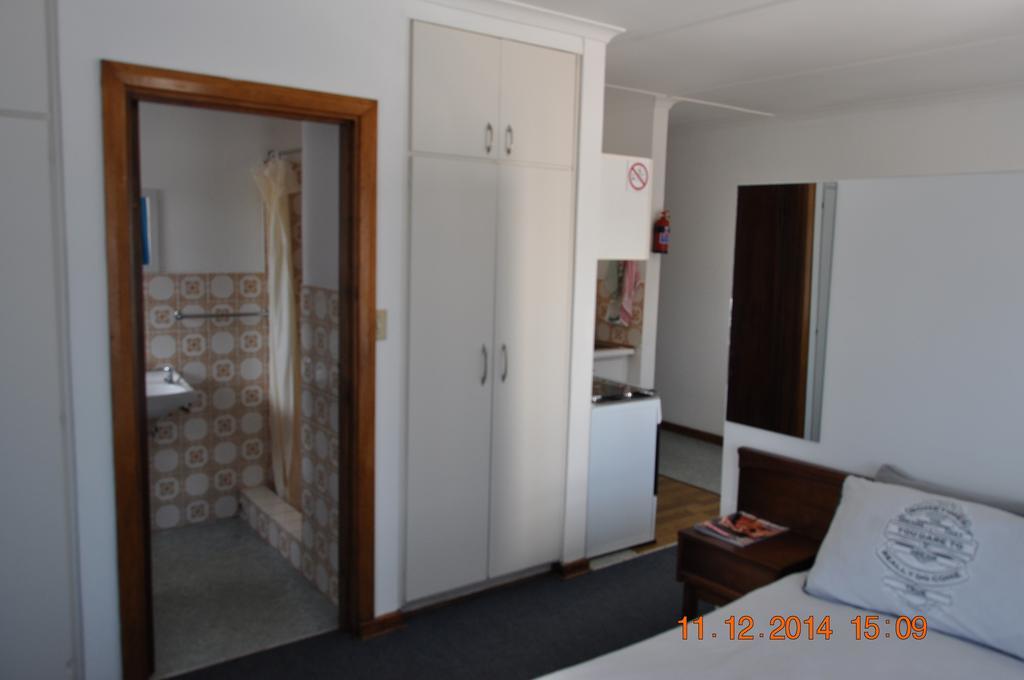 Backpacker Apartments Plettenberg Bay Rum bild