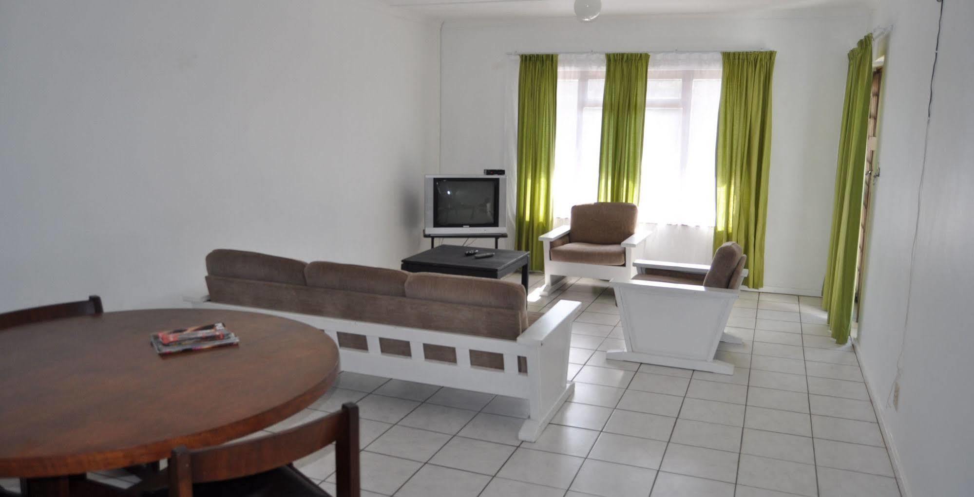 Backpacker Apartments Plettenberg Bay Exteriör bild
