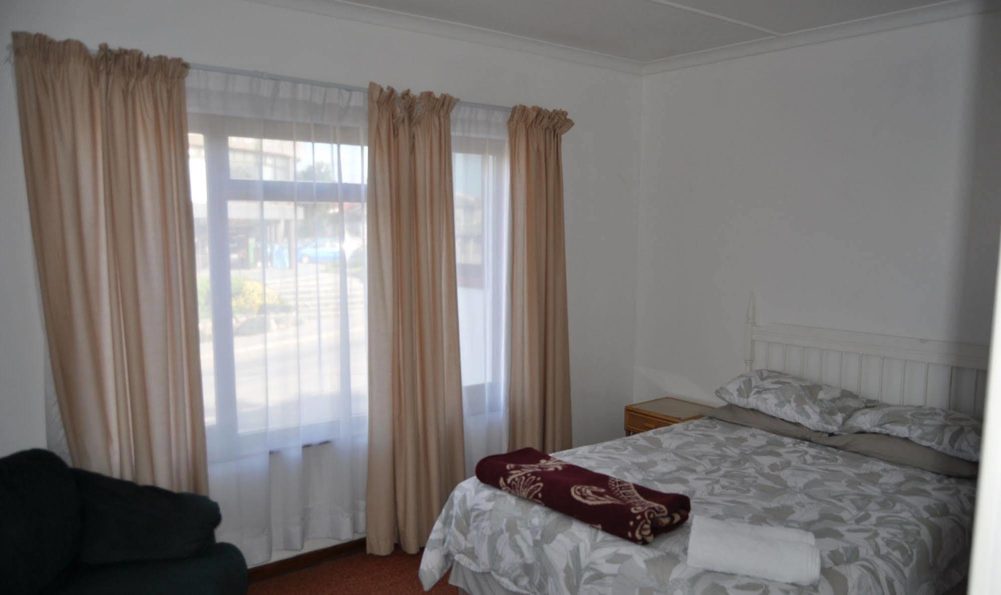 Backpacker Apartments Plettenberg Bay Exteriör bild